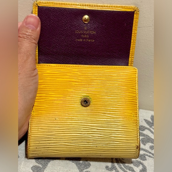 Louis Vuitton Yellow Epi Wallet - Picture 3 of 9